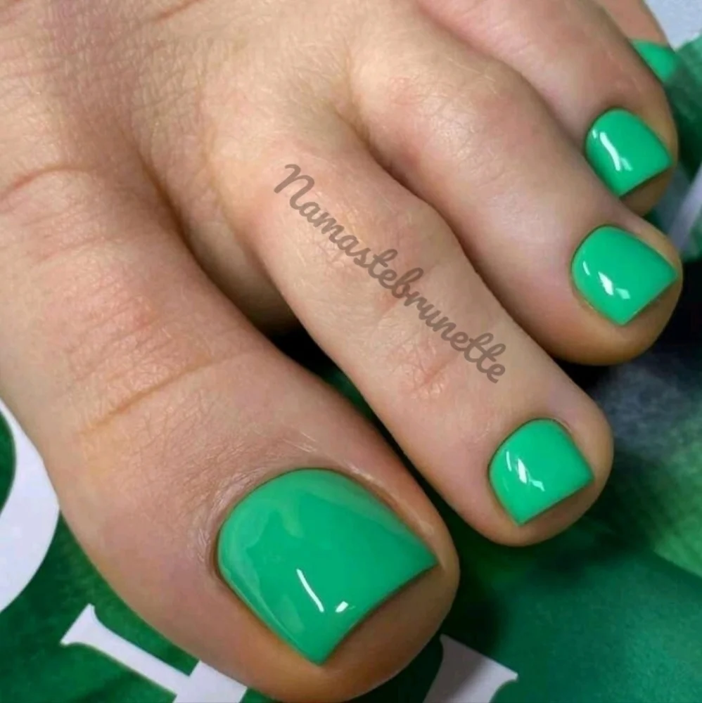 2/$16 Green Press On Toenails